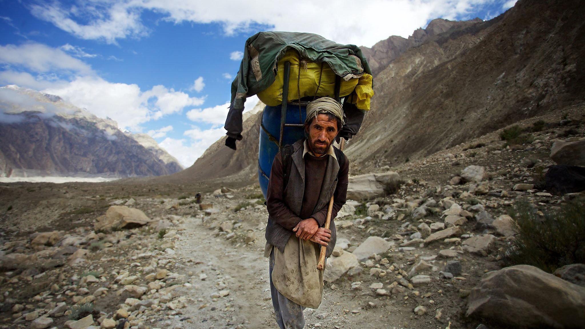 K2 & The Invisible Footmen 2015 movie scene