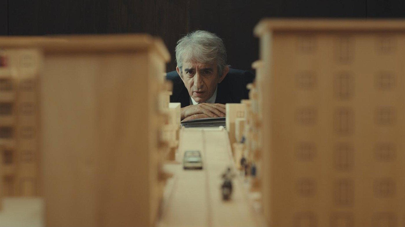 La camera di consiglio 2025 movie scene