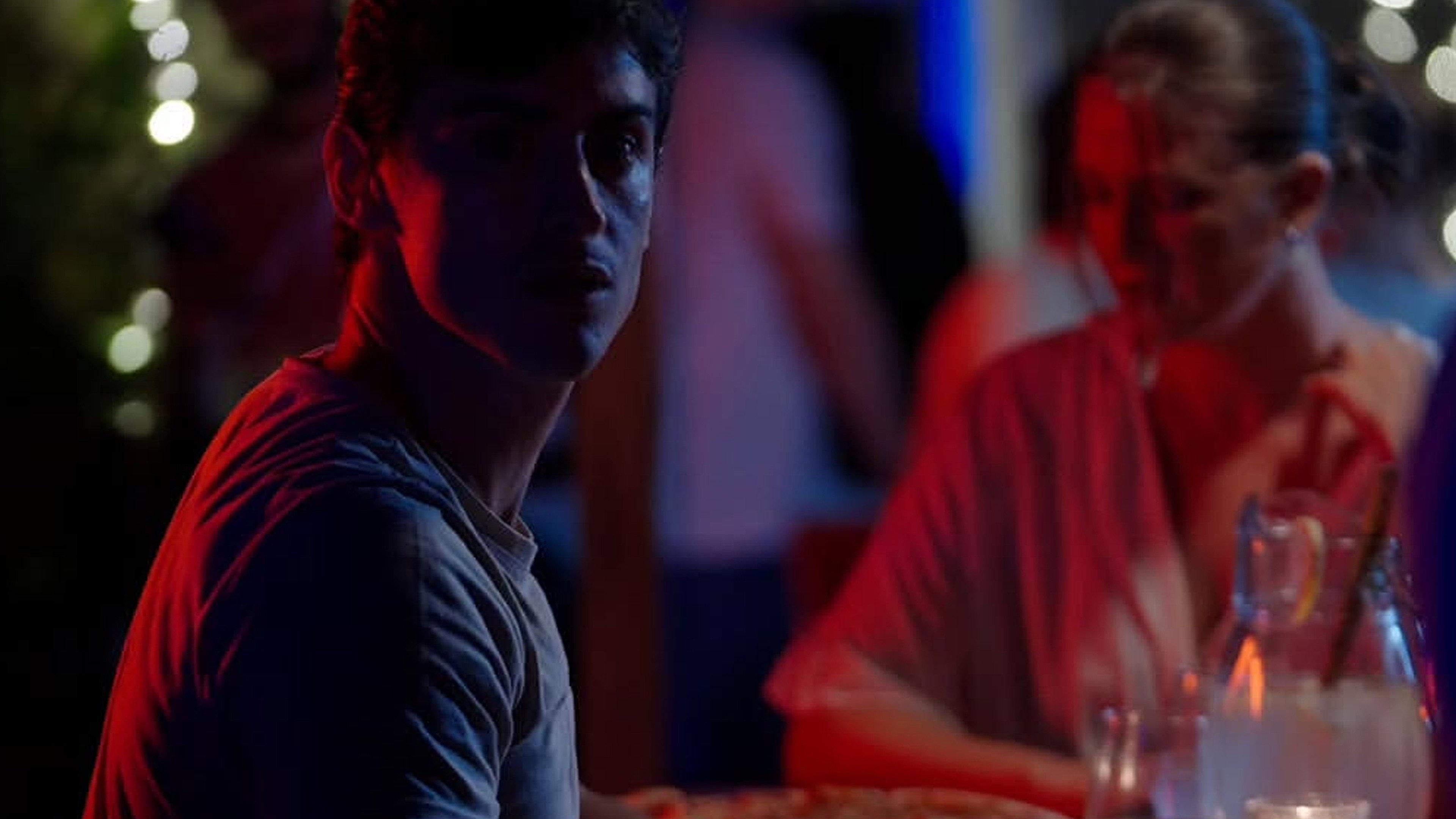 Algo entre Nosotros 2026 movie scene