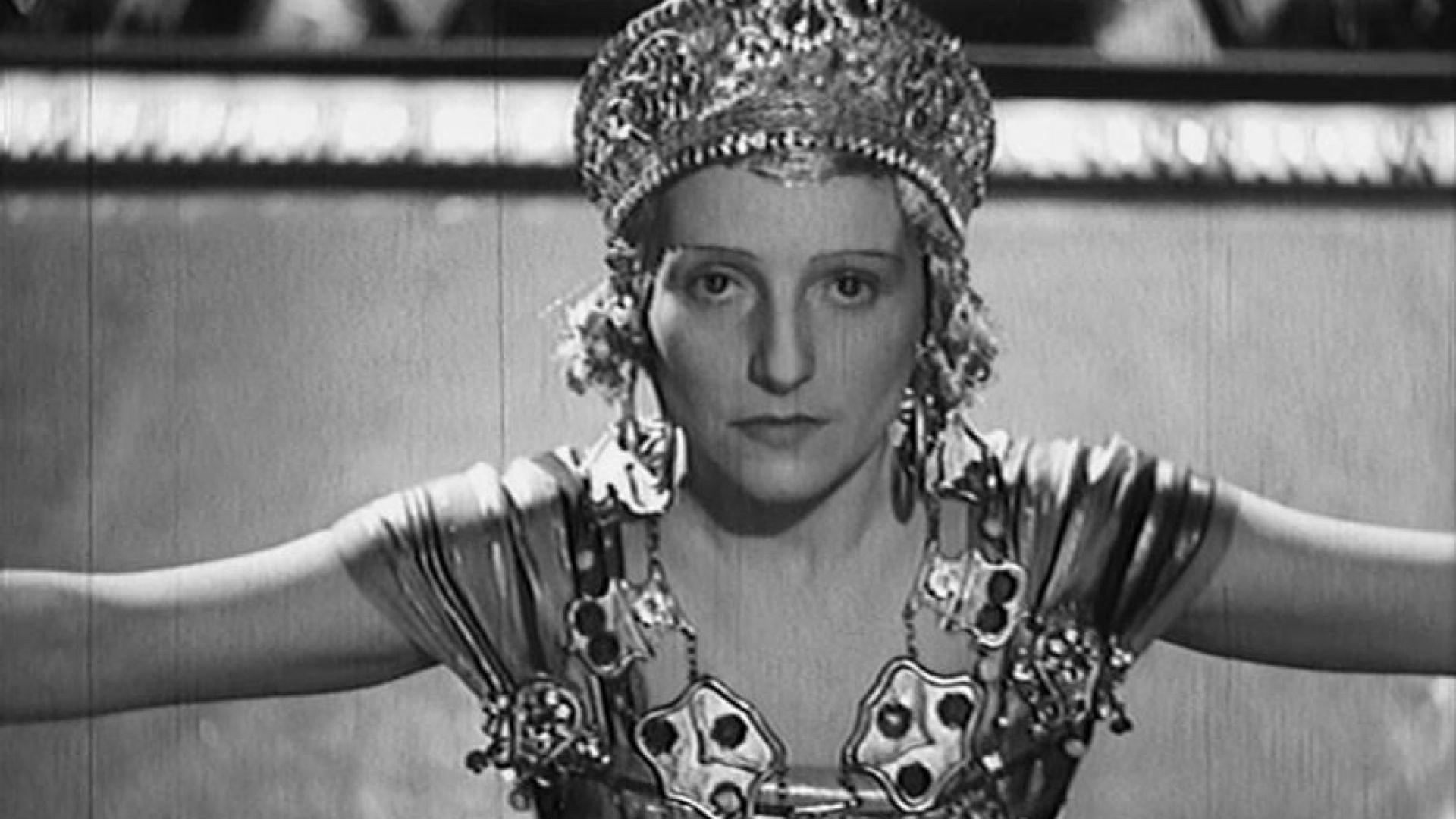 Divine 1935 movie scene