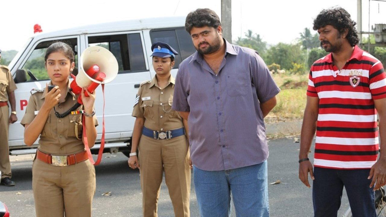 Ivan Yaarendru Therigiratha 2017 movie scene