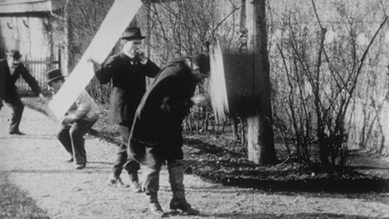 Charpentier et cartonnier 1897 movie scene