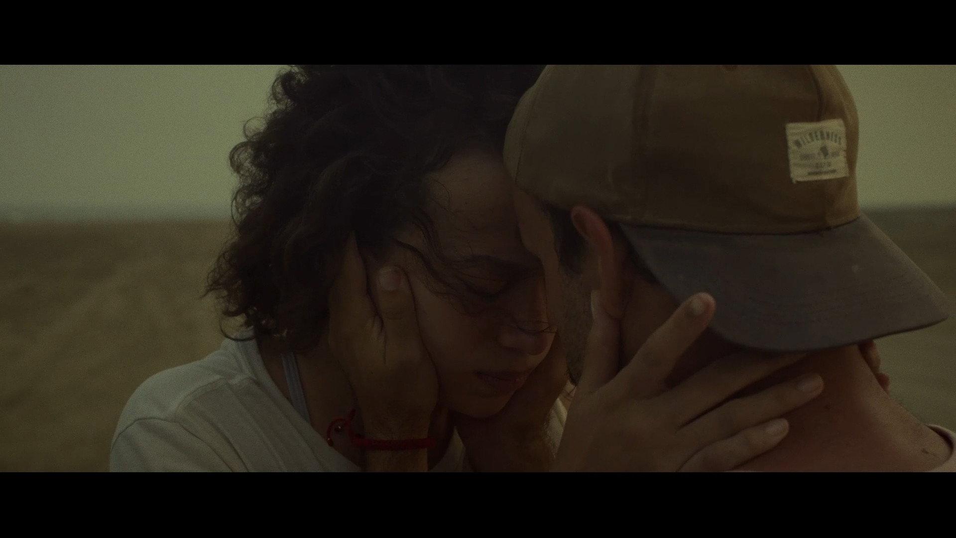 Una Isla 2025 movie scene