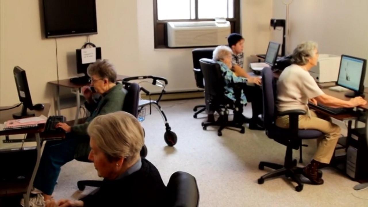 Cyber-Seniors 2014 movie scene