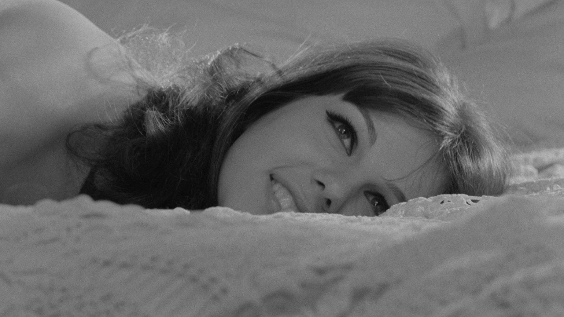 I Knew Her Well 1965 movie scene