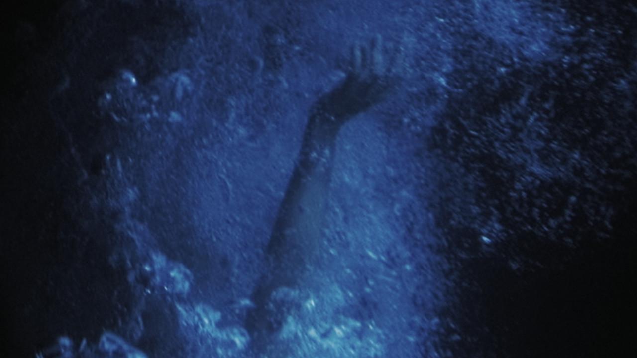 Los melocotones no flotan en el agua 2022 movie scene