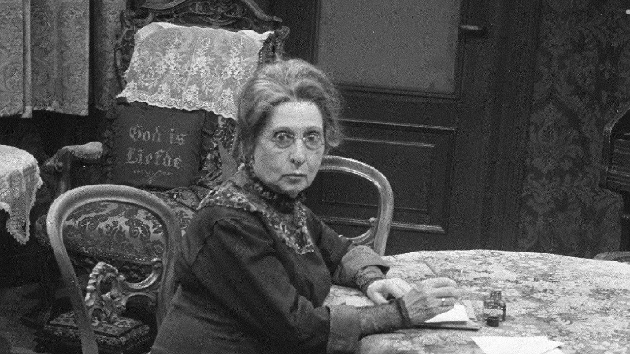 Eva Bonheur 1972 movie scene