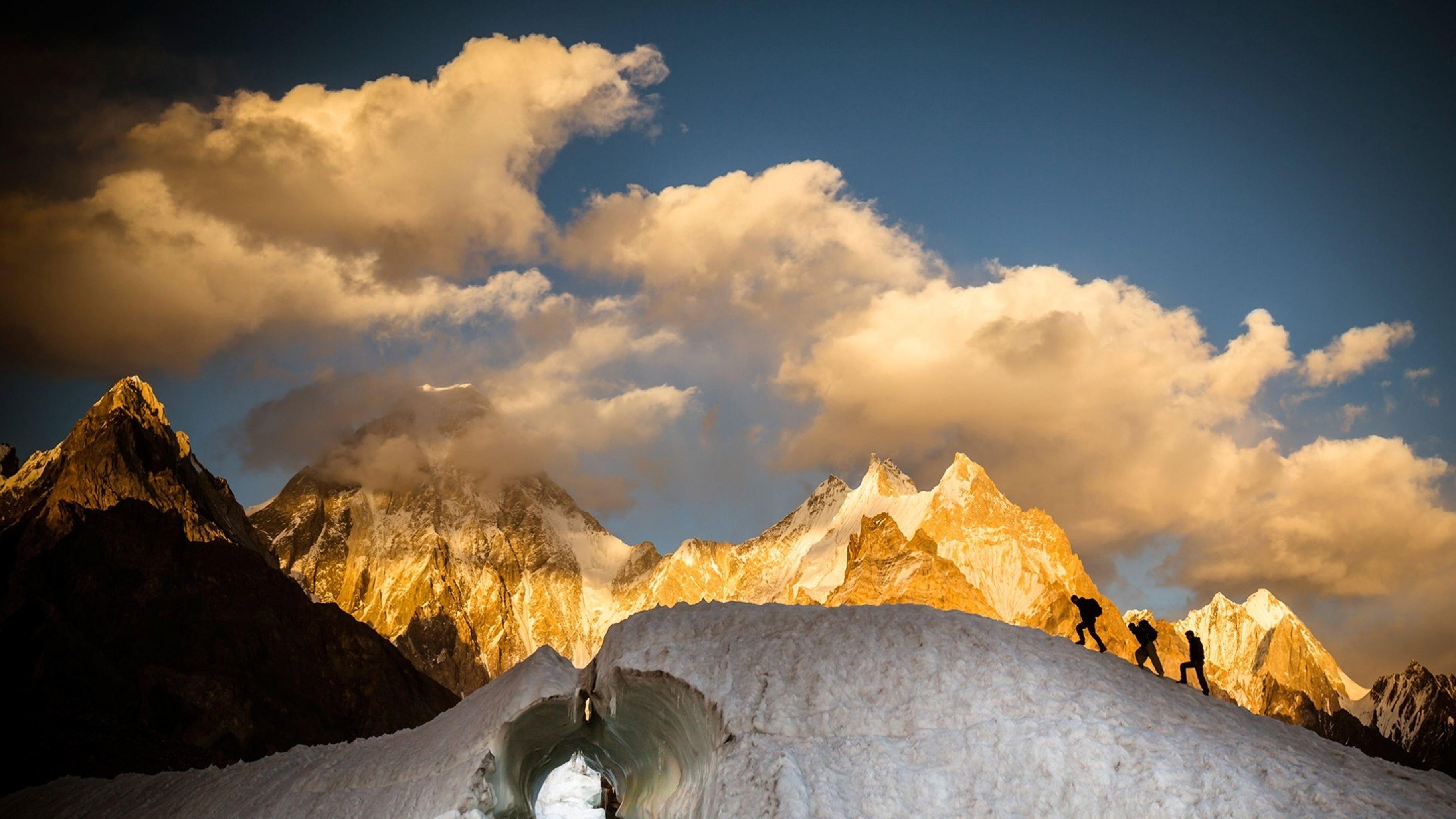 K2. Touching the Sky 2015 movie scene
