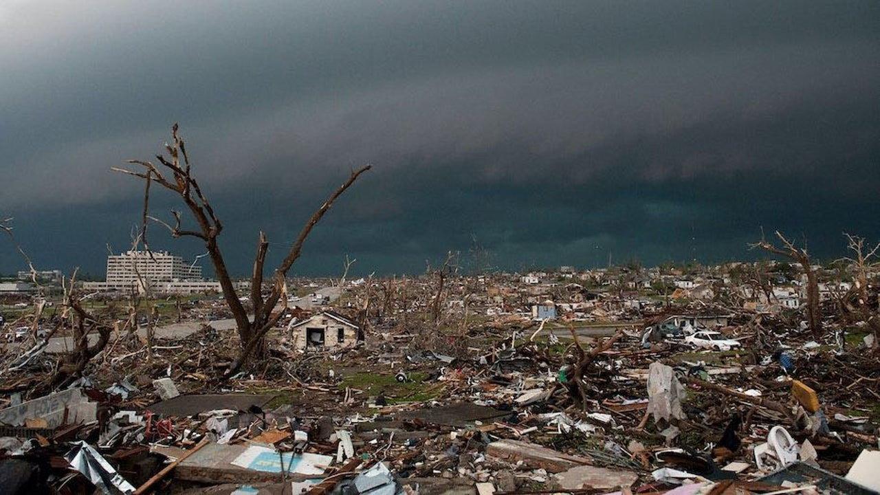 Witness: Joplin Tornado 2012 movie scene