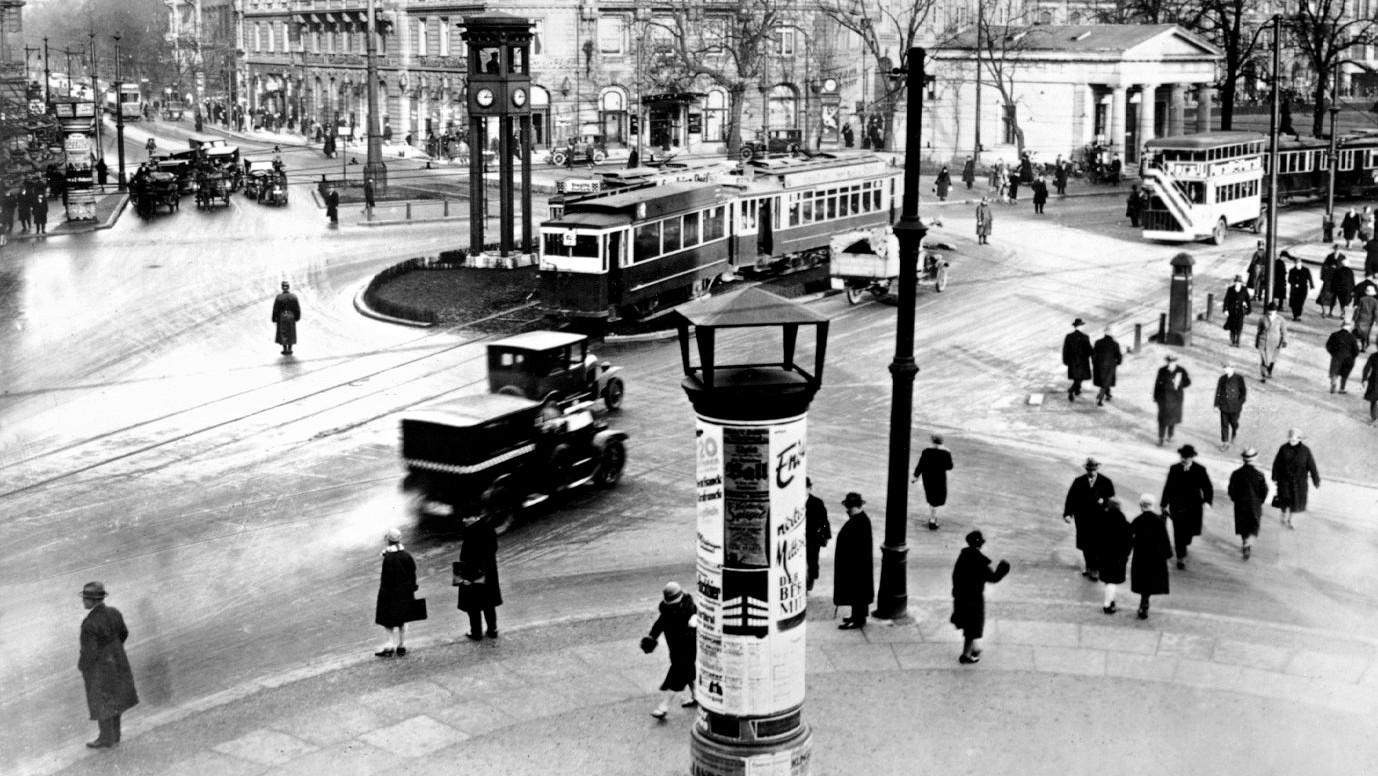 Berlin Symphony 2002 movie scene