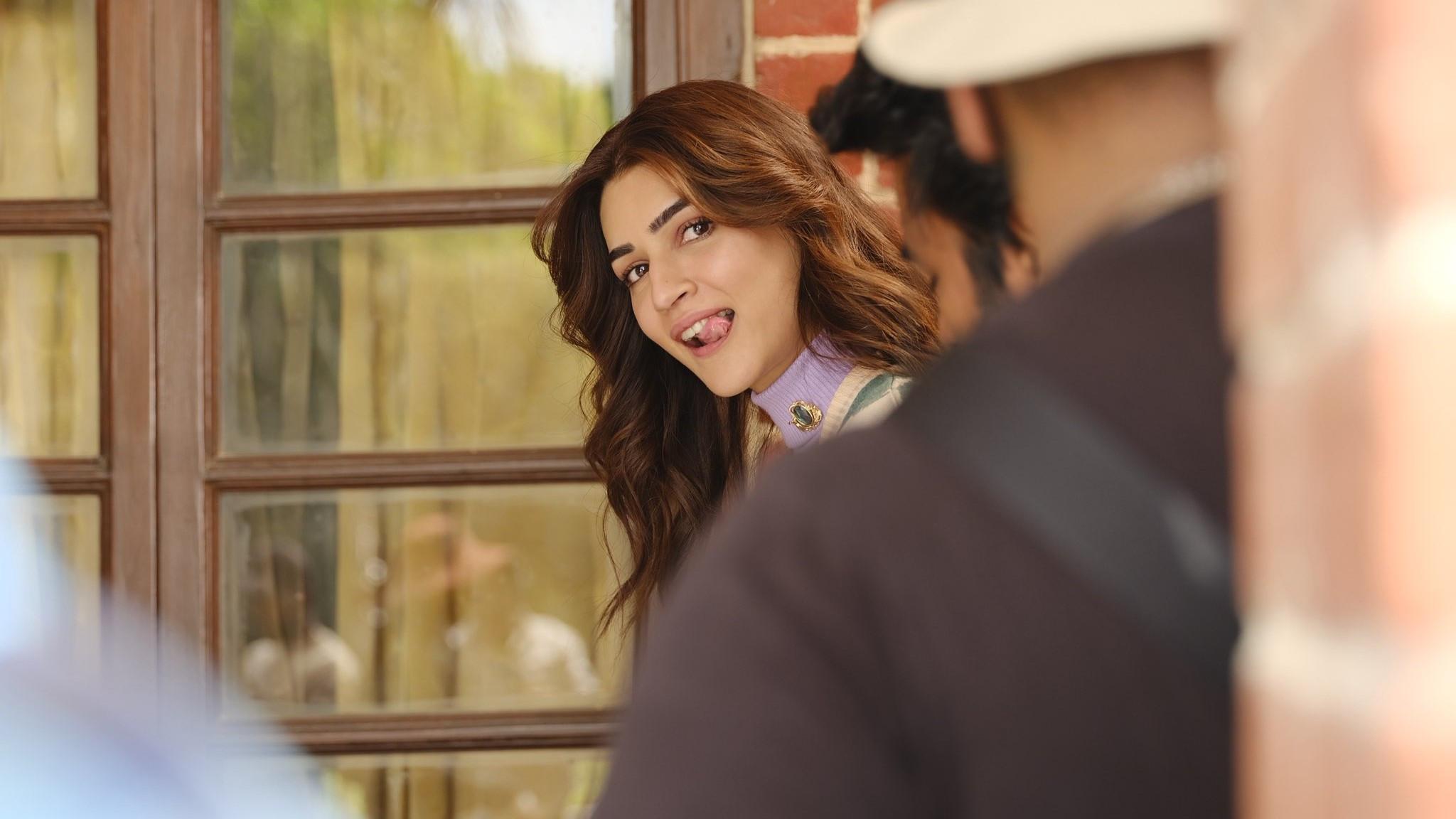 Tere Ishk Mein 2025 movie scene