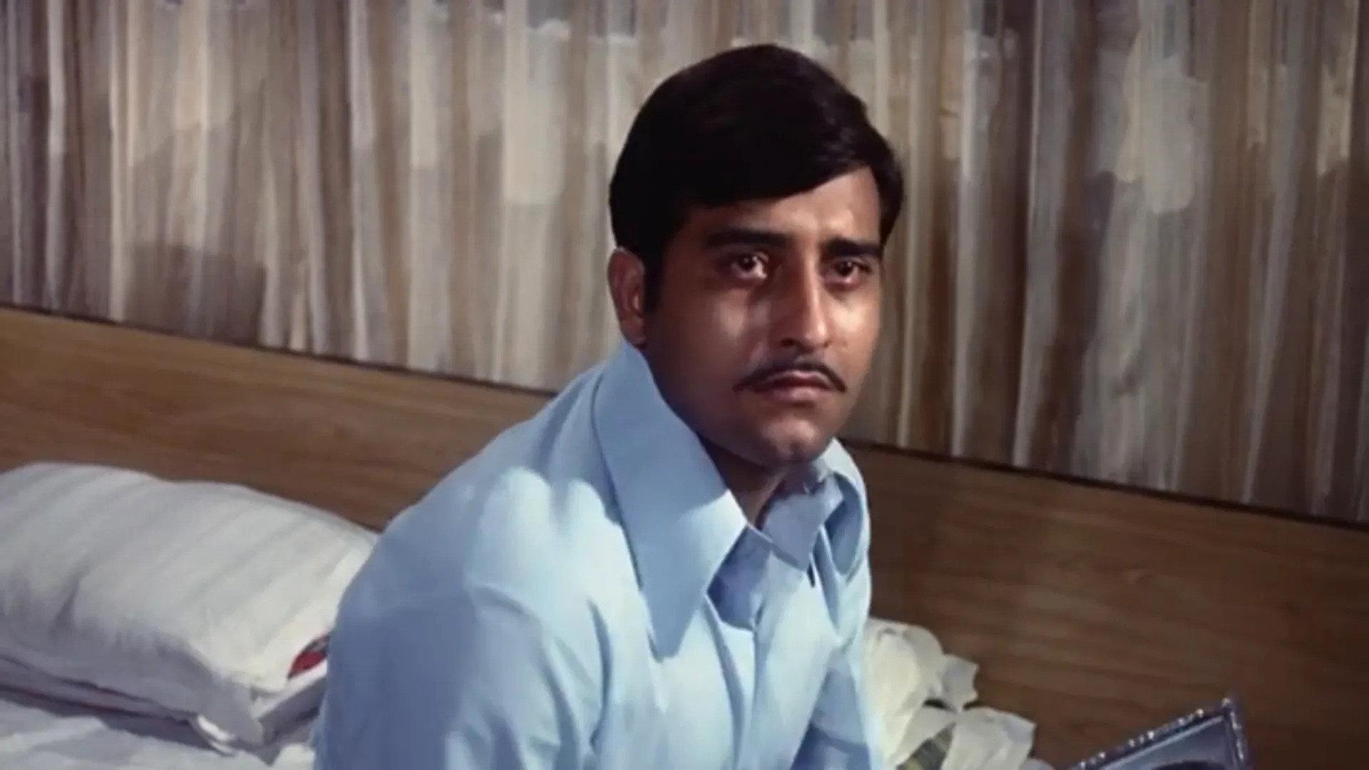 Achanak 1973 movie scene