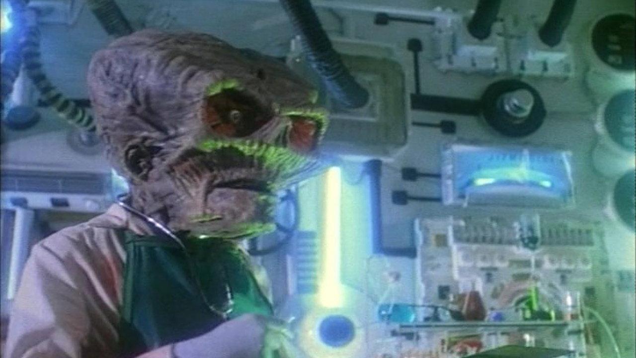 Skulhedface 1994 movie scene