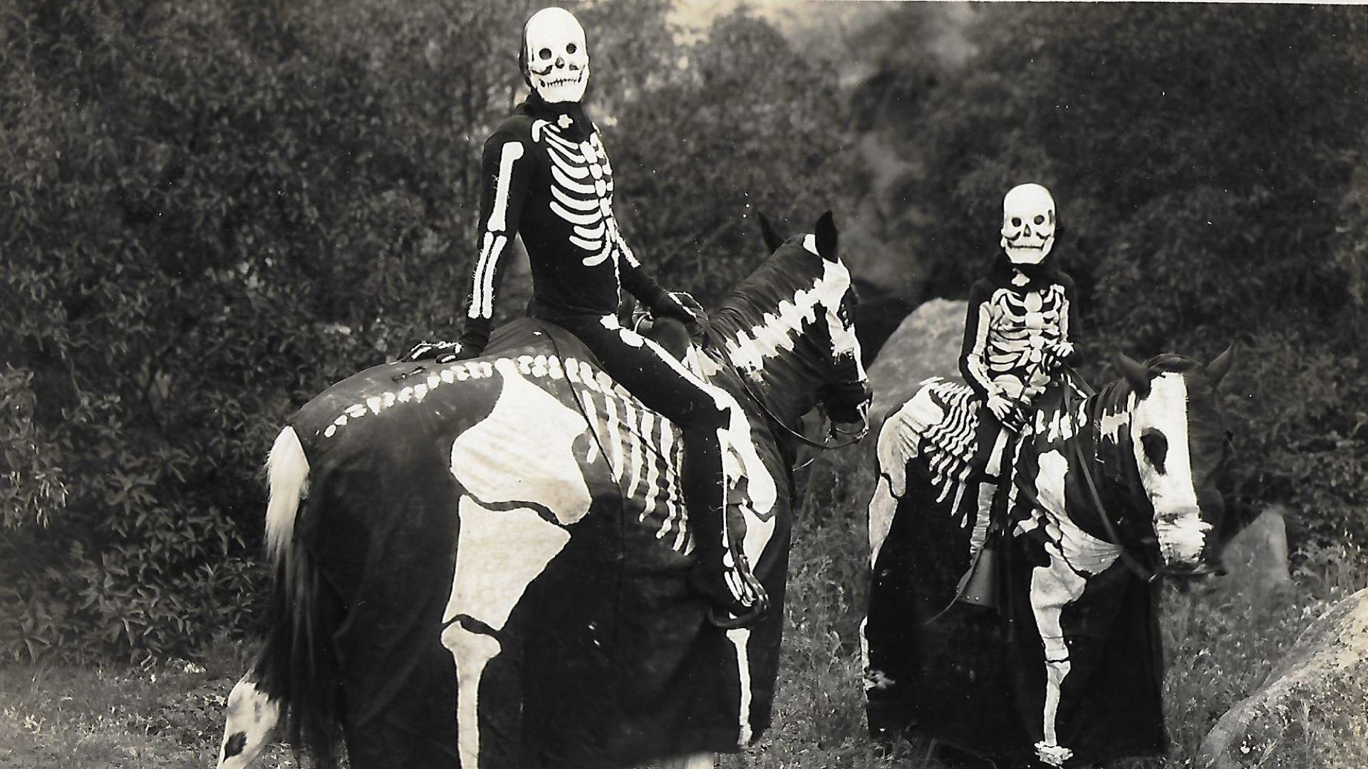 The Vanishing Riders 1935 movie scene