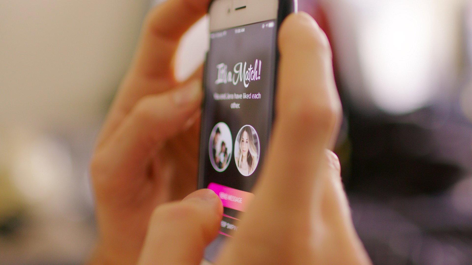 Swiped: Hooking Up in the Digital Age 2018 movie scene