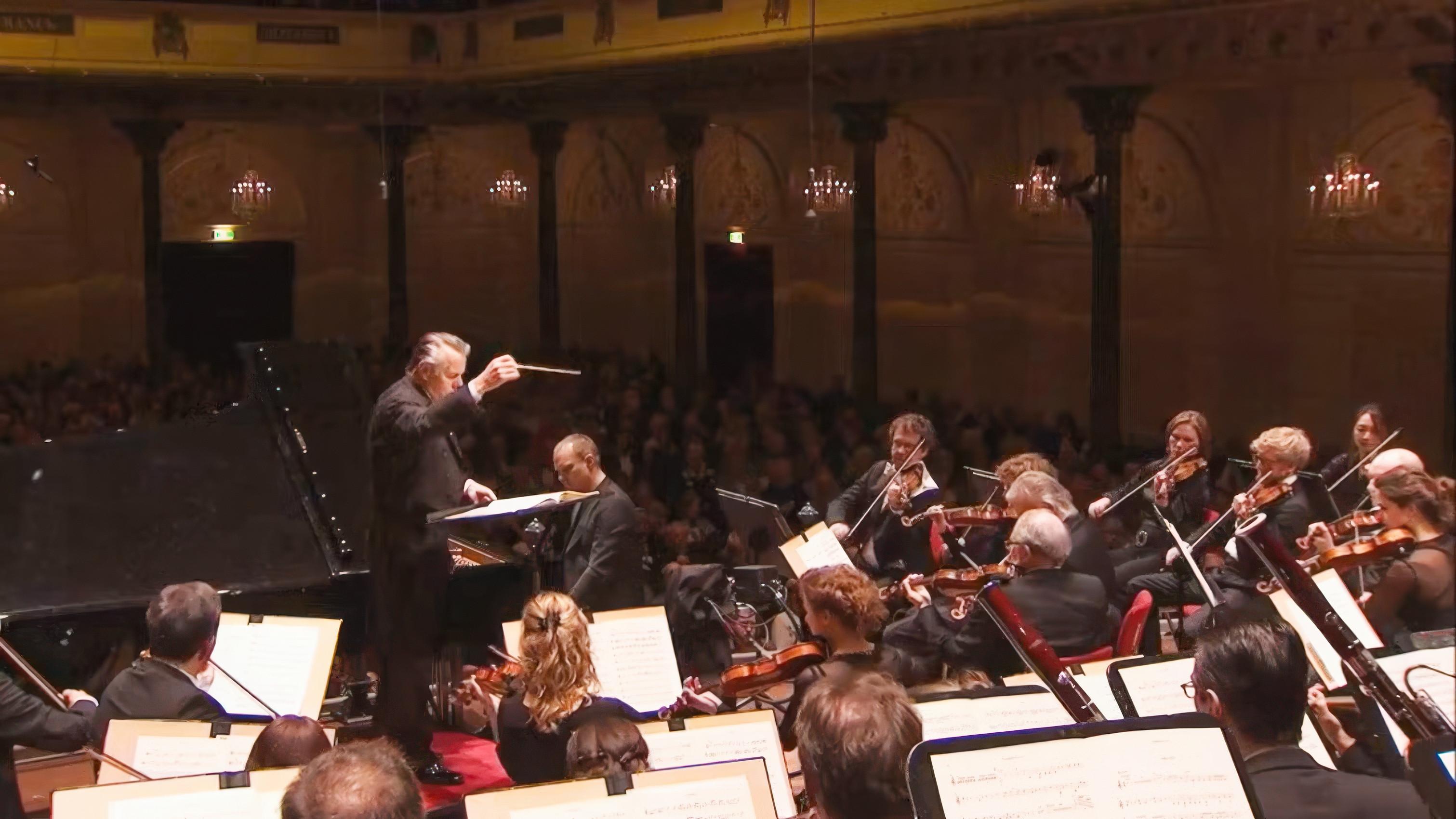 MARISS JANSONS CONDUCTS - BEETHOVEN & STRAUSS 2013 movie scene