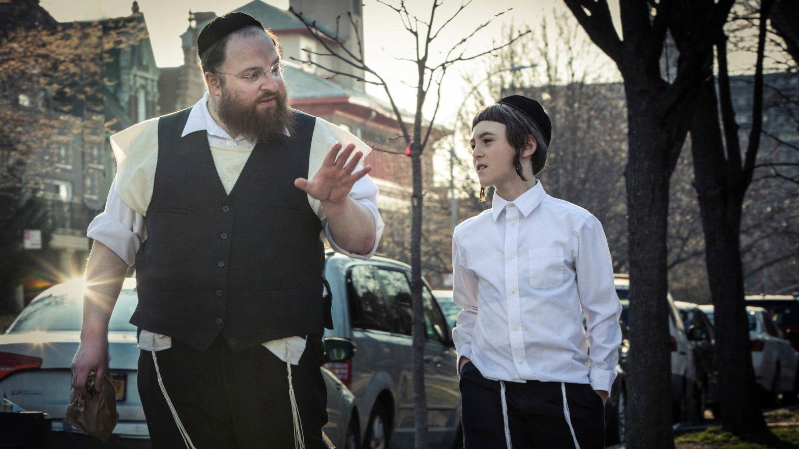 Menashe 2017 movie scene