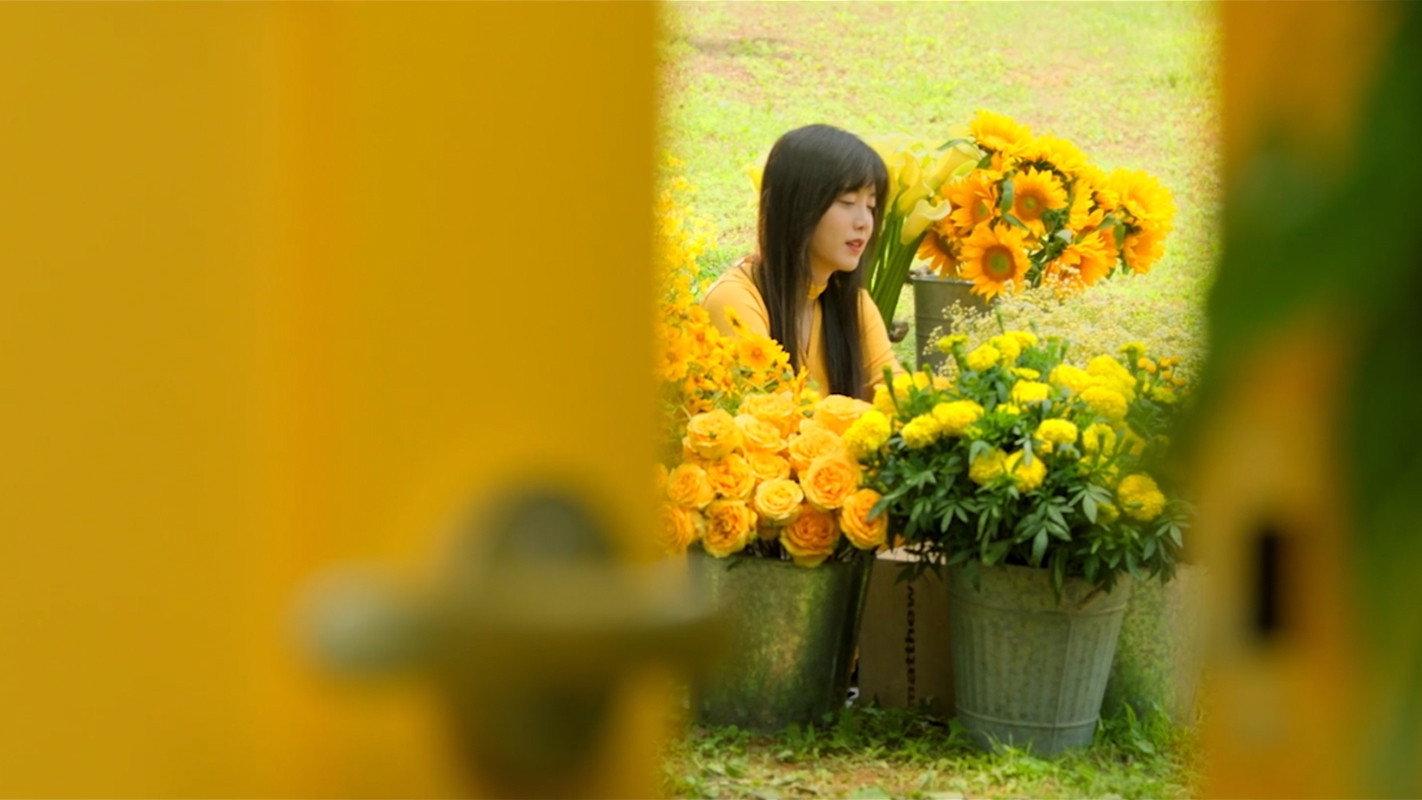 Dark Yellow 2021 movie scene