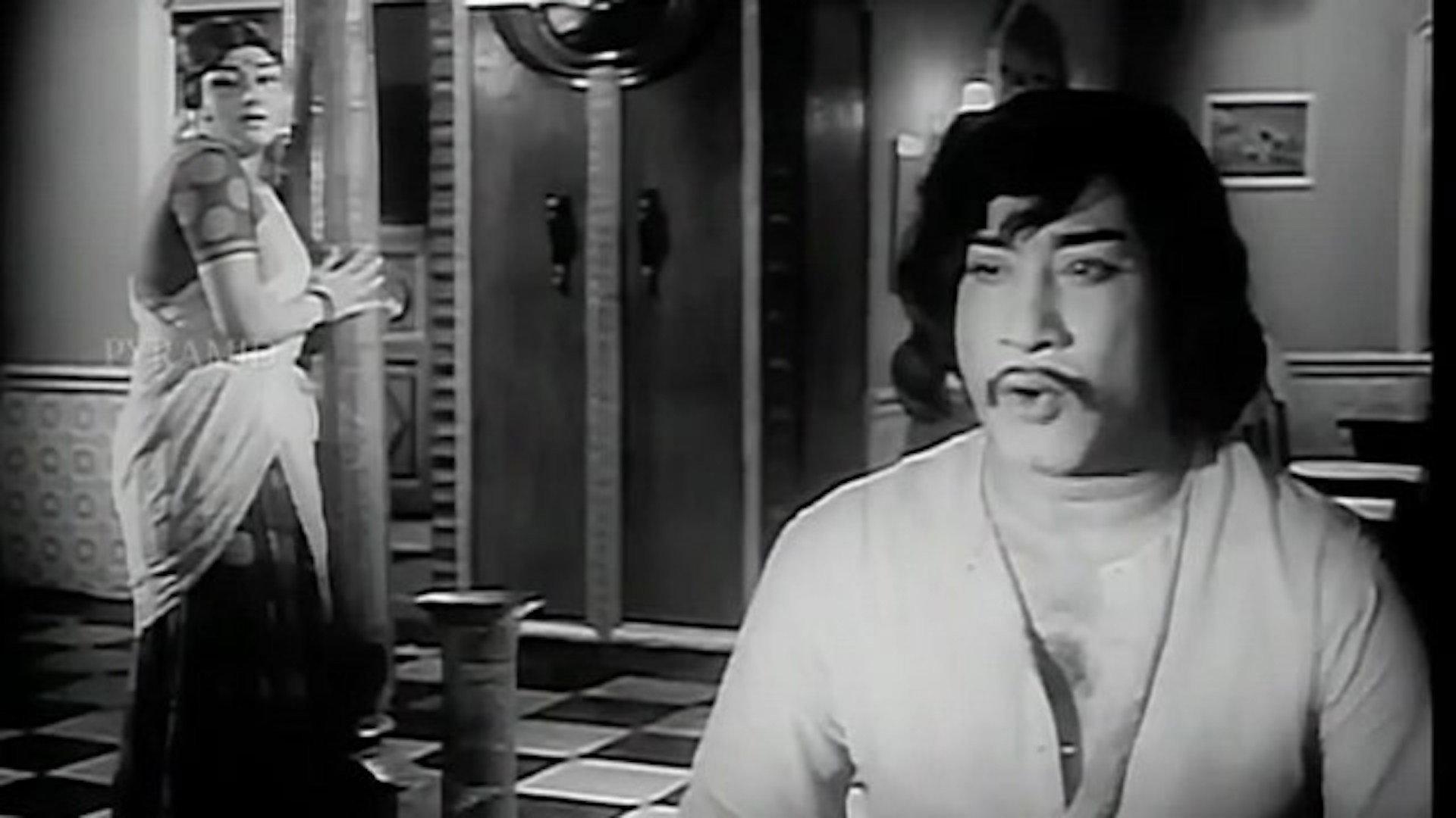 Pattikada Pattanama 1972 movie scene