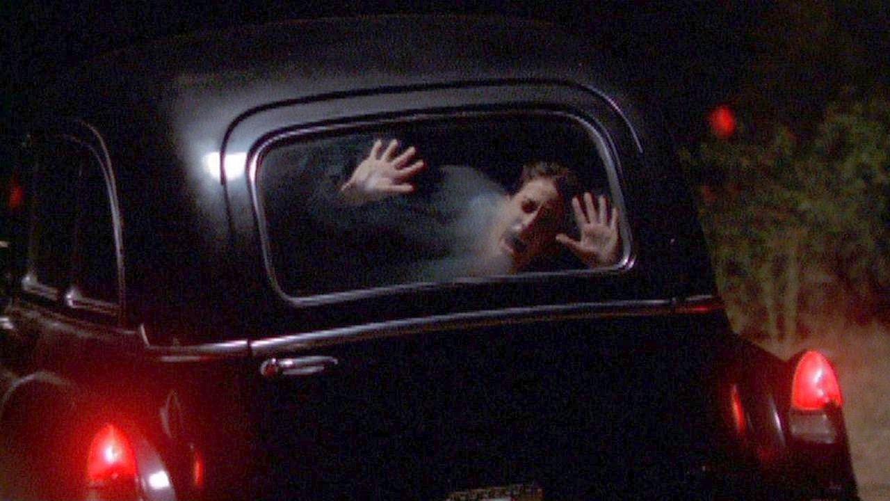 Dead End 2003 movie scene