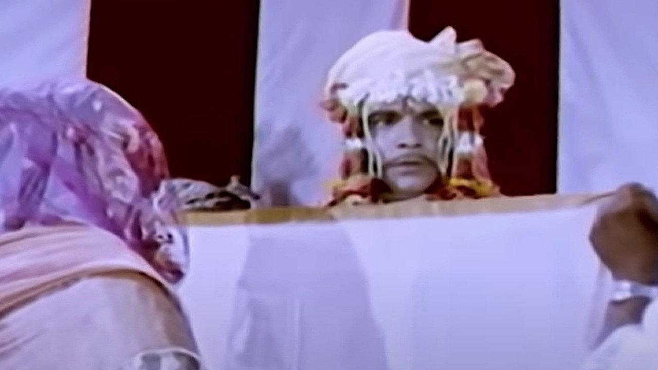 Chandanachi Choli Anga Anga Jali 1975 movie scene