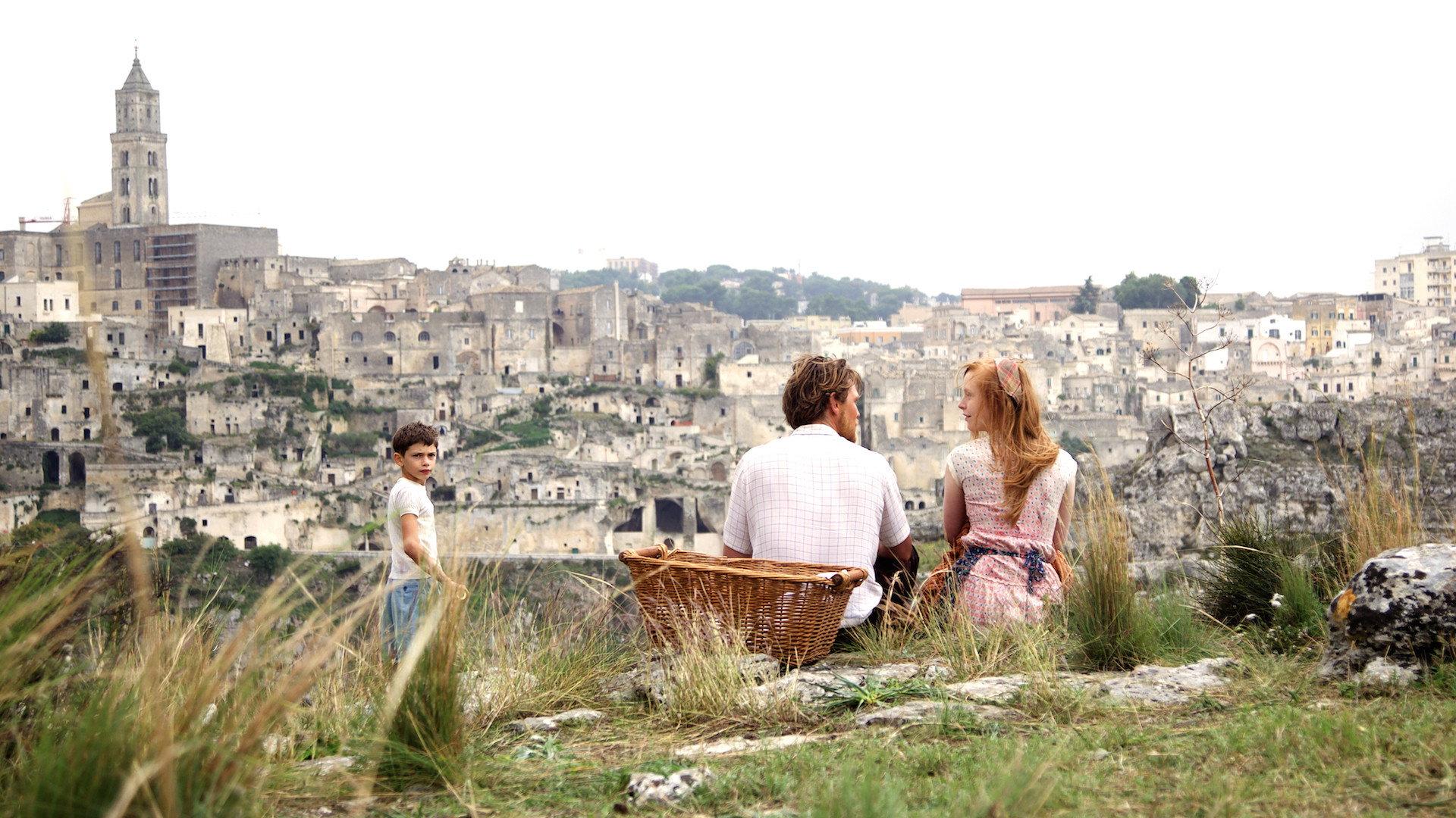 Tulipani: Love, Honour and a Bicycle 2017 movie scene