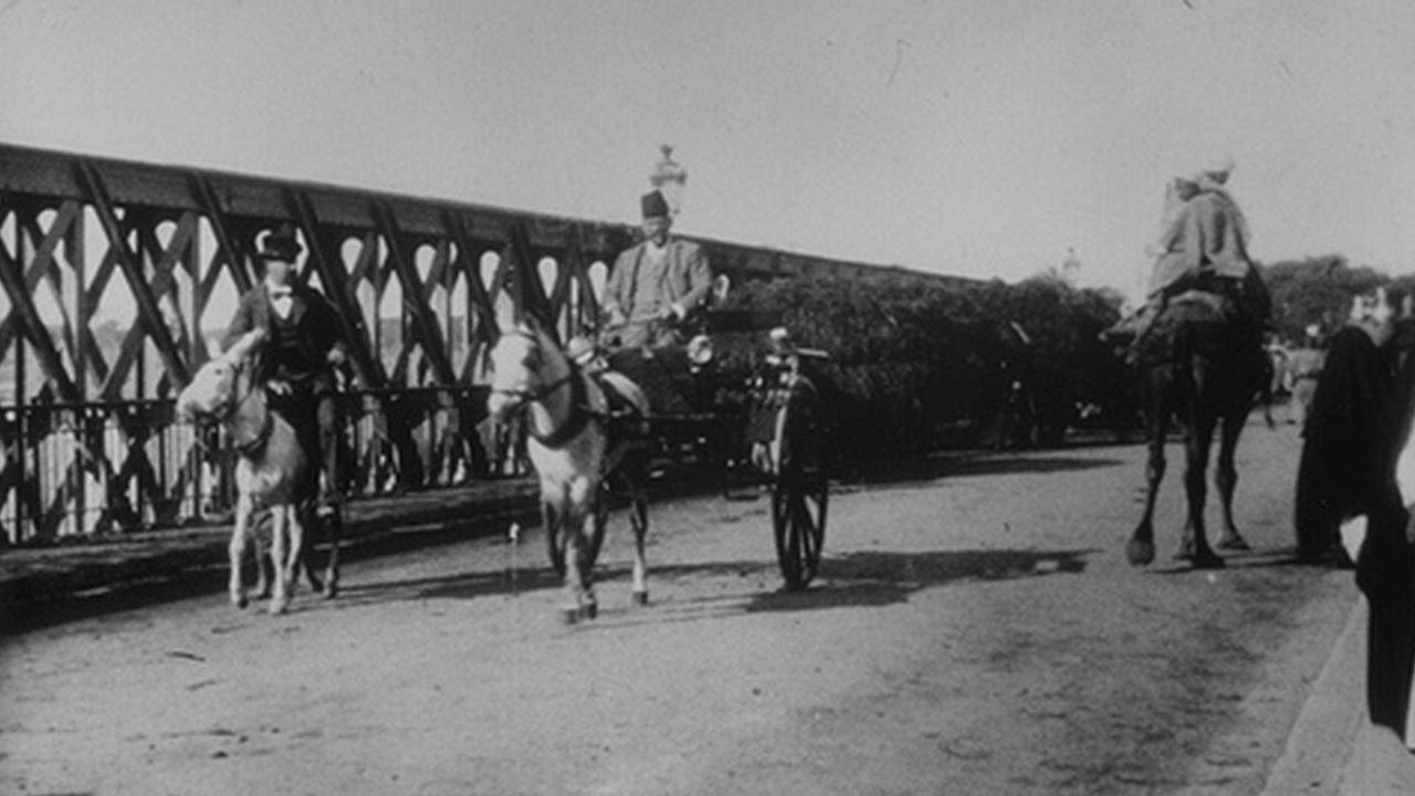 Le Caire, pont de Kasr-el-Nil 1897 movie scene