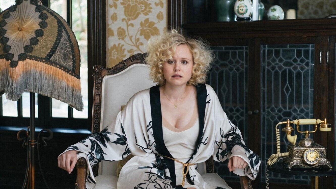 Woman in Deep 2016 movie scene
