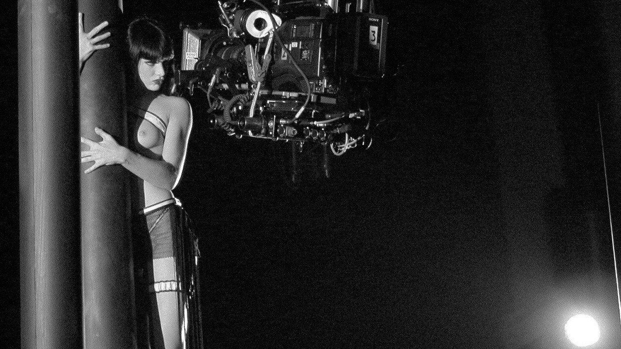 Crazy Horse - Le show 2004 movie scene