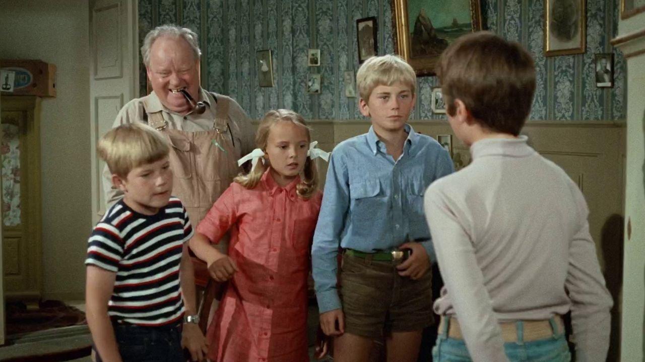 Five and the Spies 1969 movie scene
