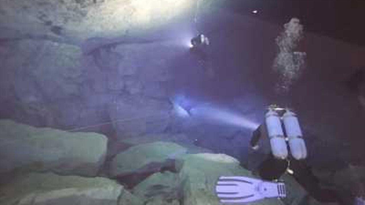 Gruta do Lago Azul 2024 movie scene