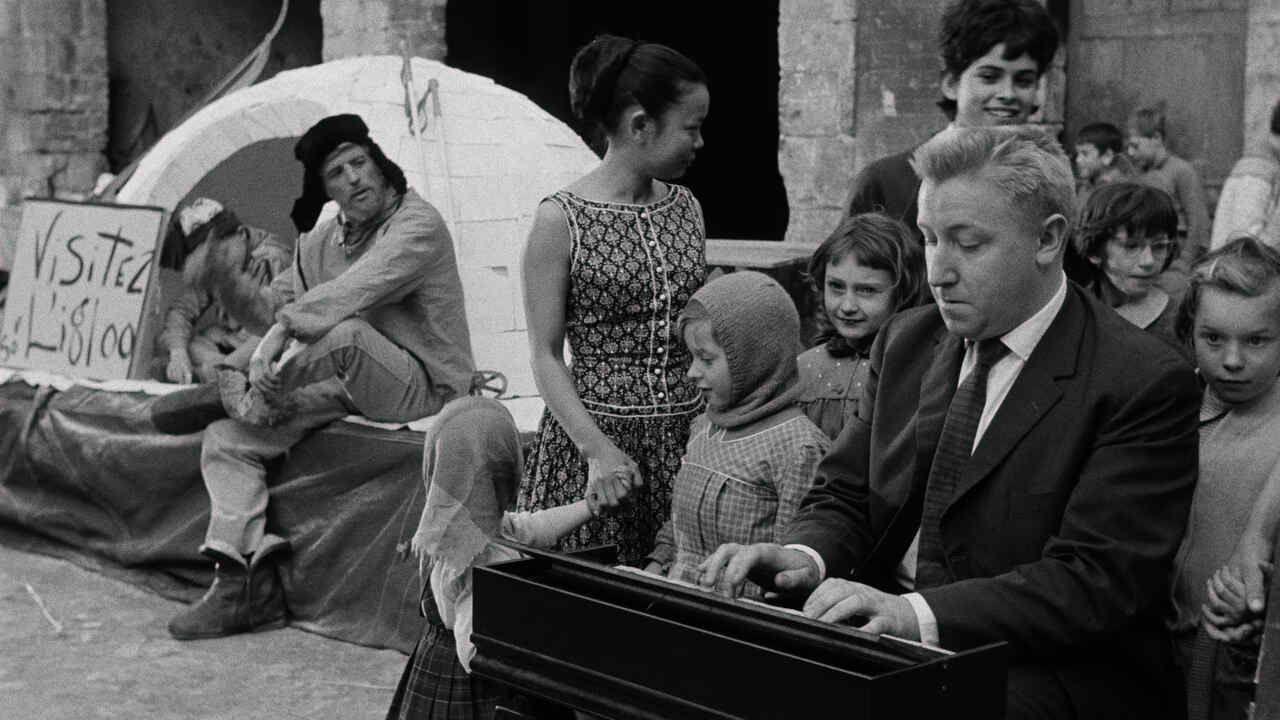 Snobs! 1962 movie scene