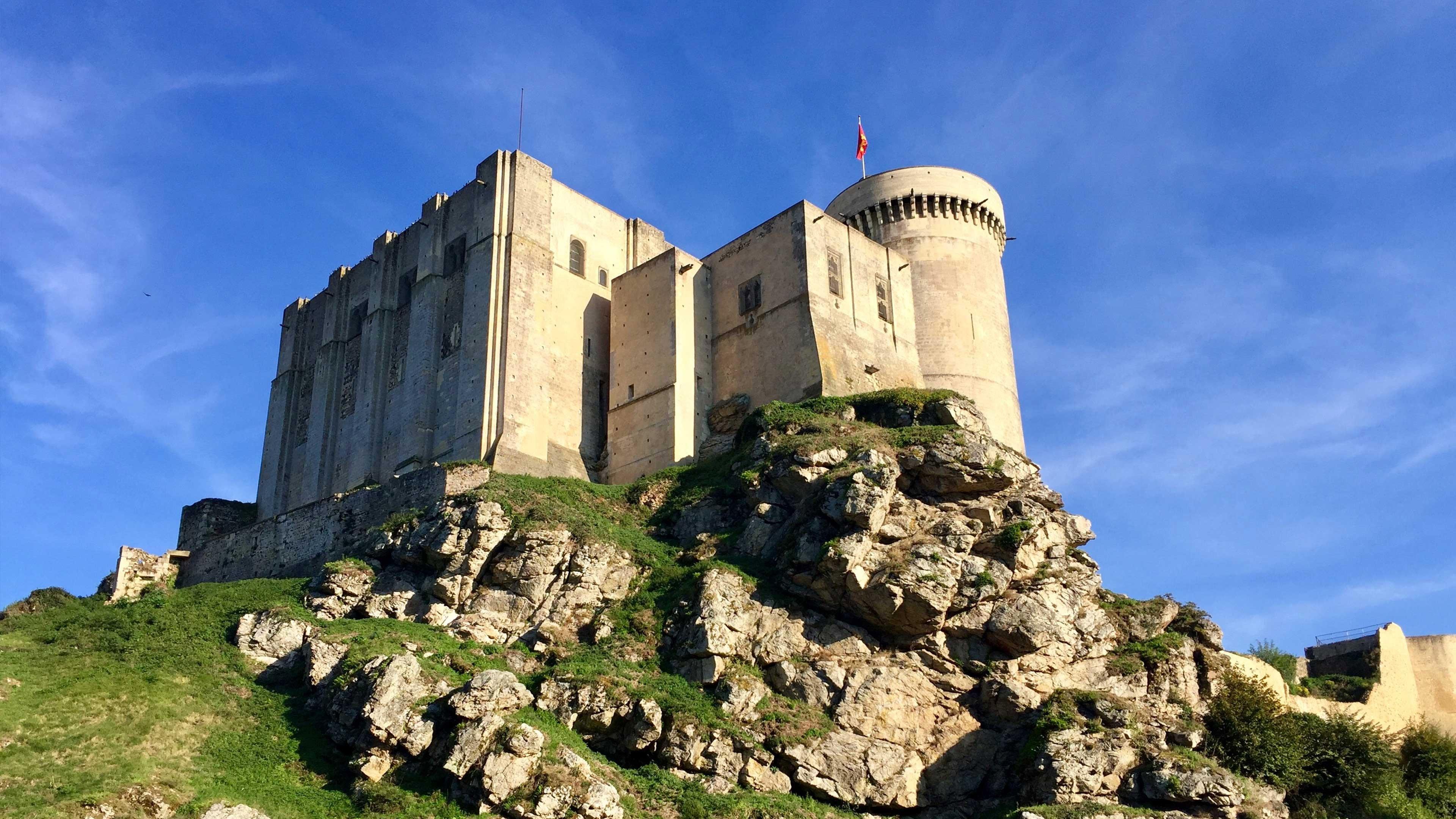 The Glorious Story of Castles 2018 movie scene