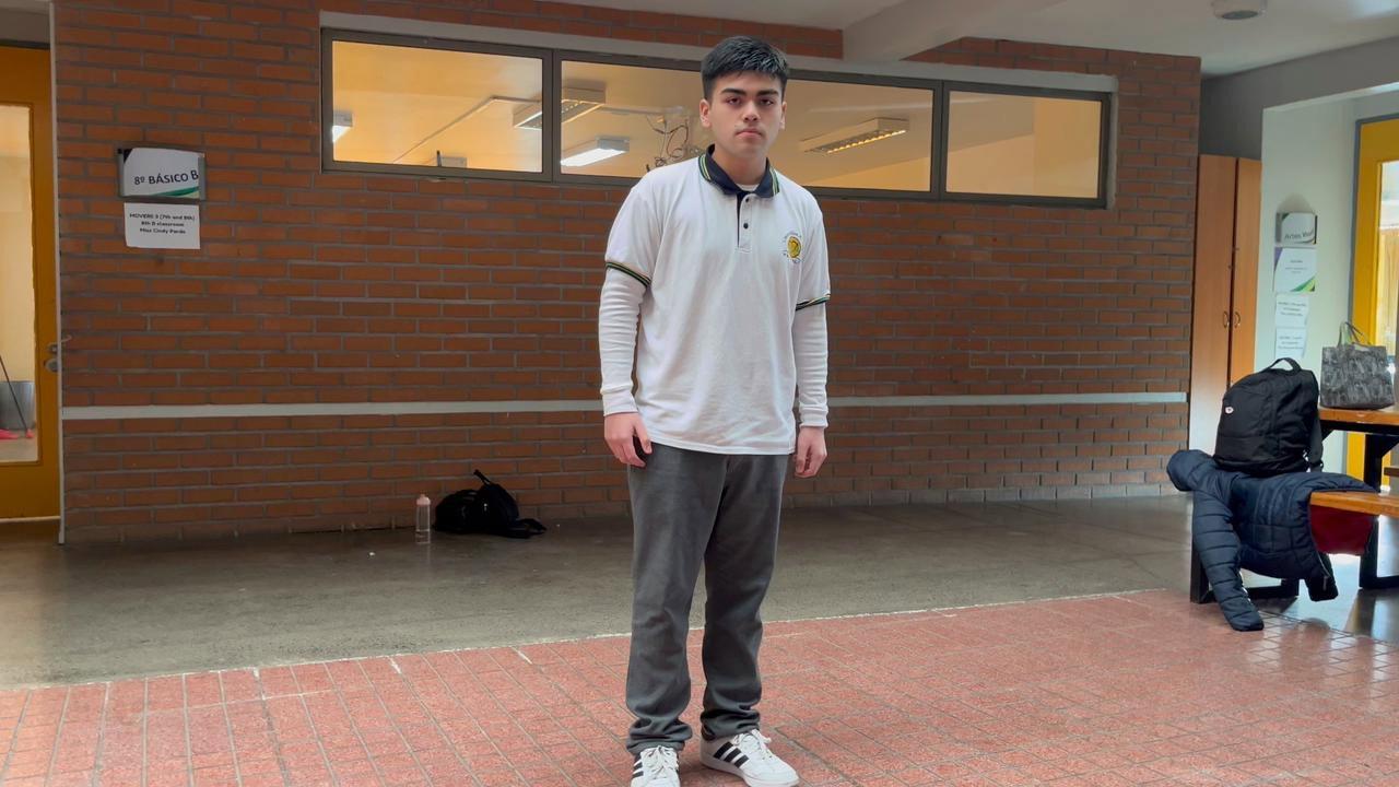 Entre menos sepa mejor 2025 movie scene