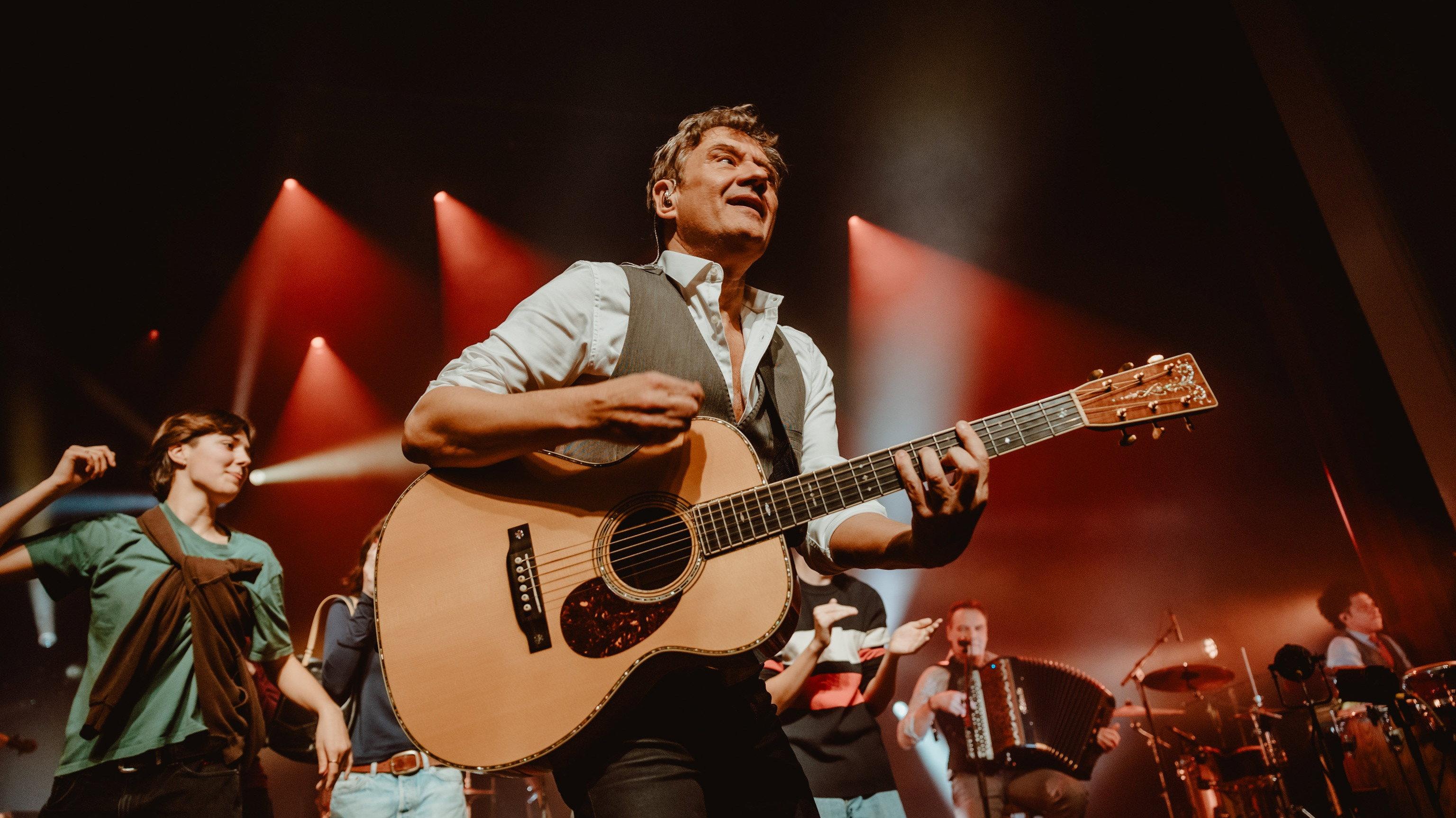 Bart Peeters: De Hemel In Het Klad, Live In De Roma 2010 movie scene