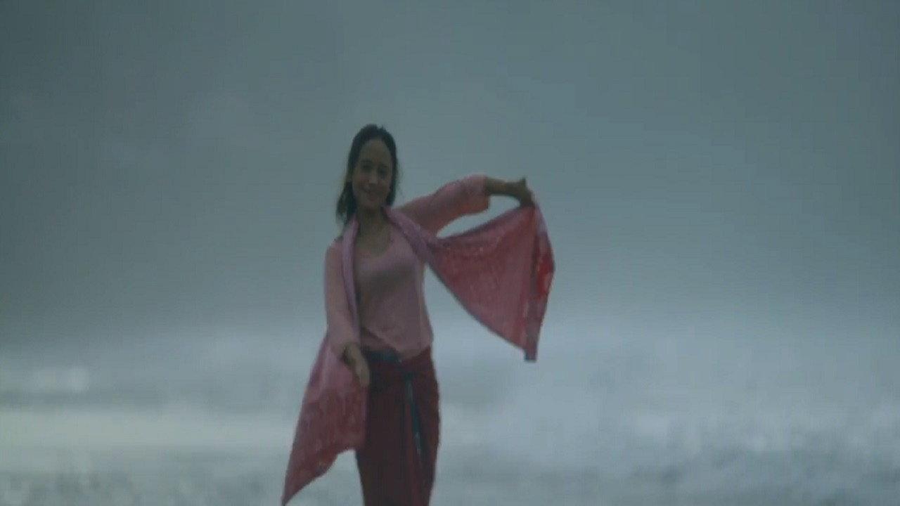 Love is A Bird 2019 movie scene