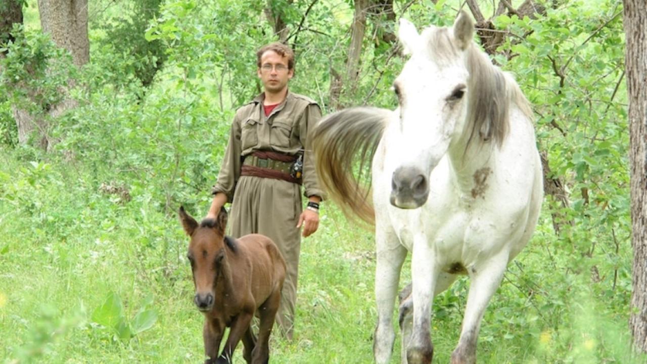 Eyna Bejnê 2002 movie scene