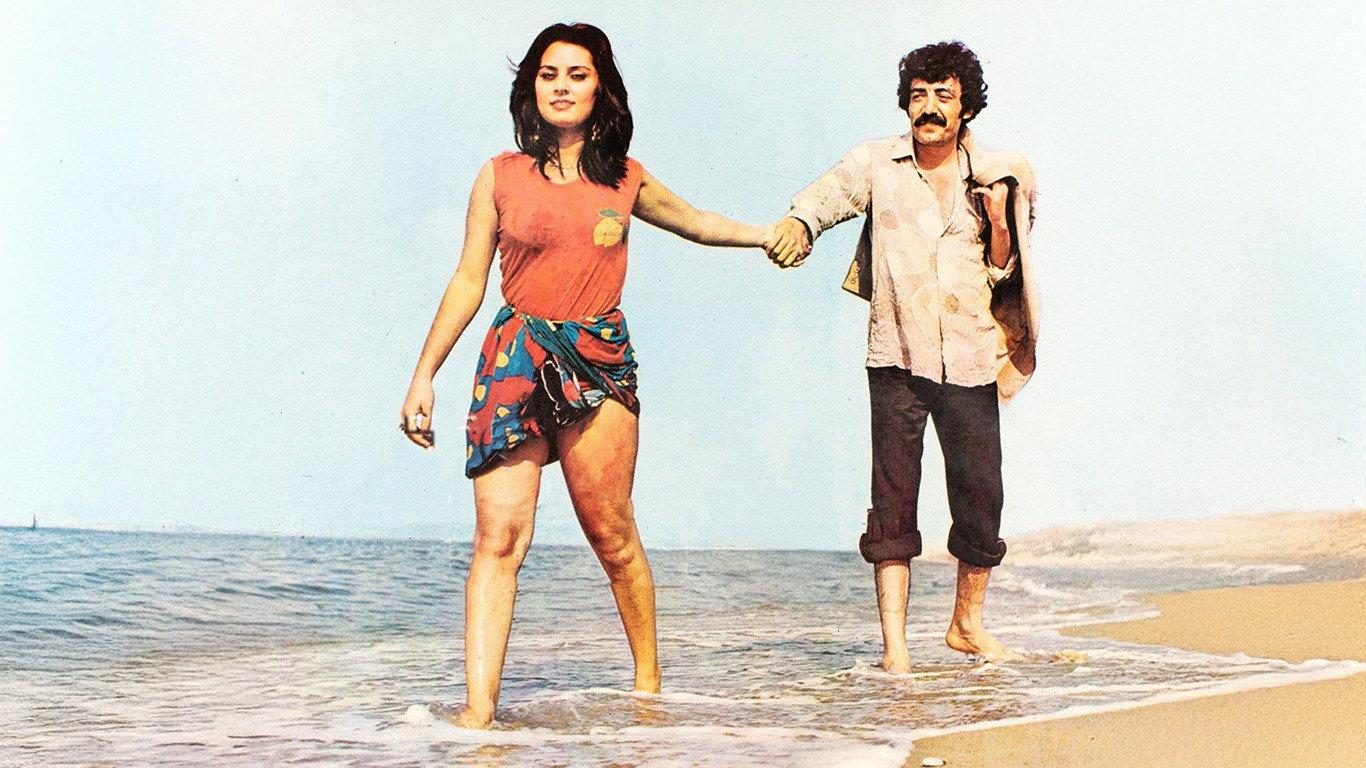 Mutlu Ol Yeter 1981 movie scene