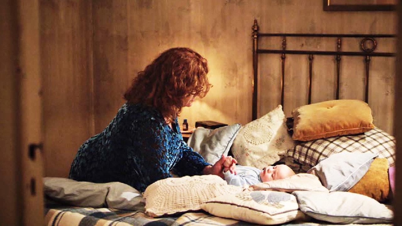 Una casa lejos 2021 movie scene