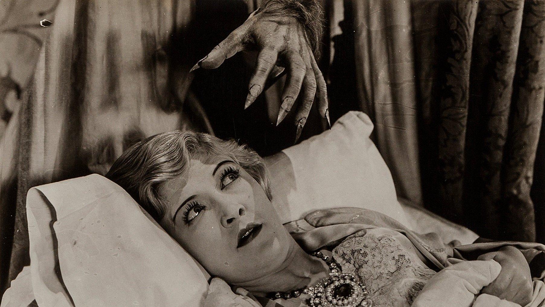 The Cat and the Canary 1927 movie scene