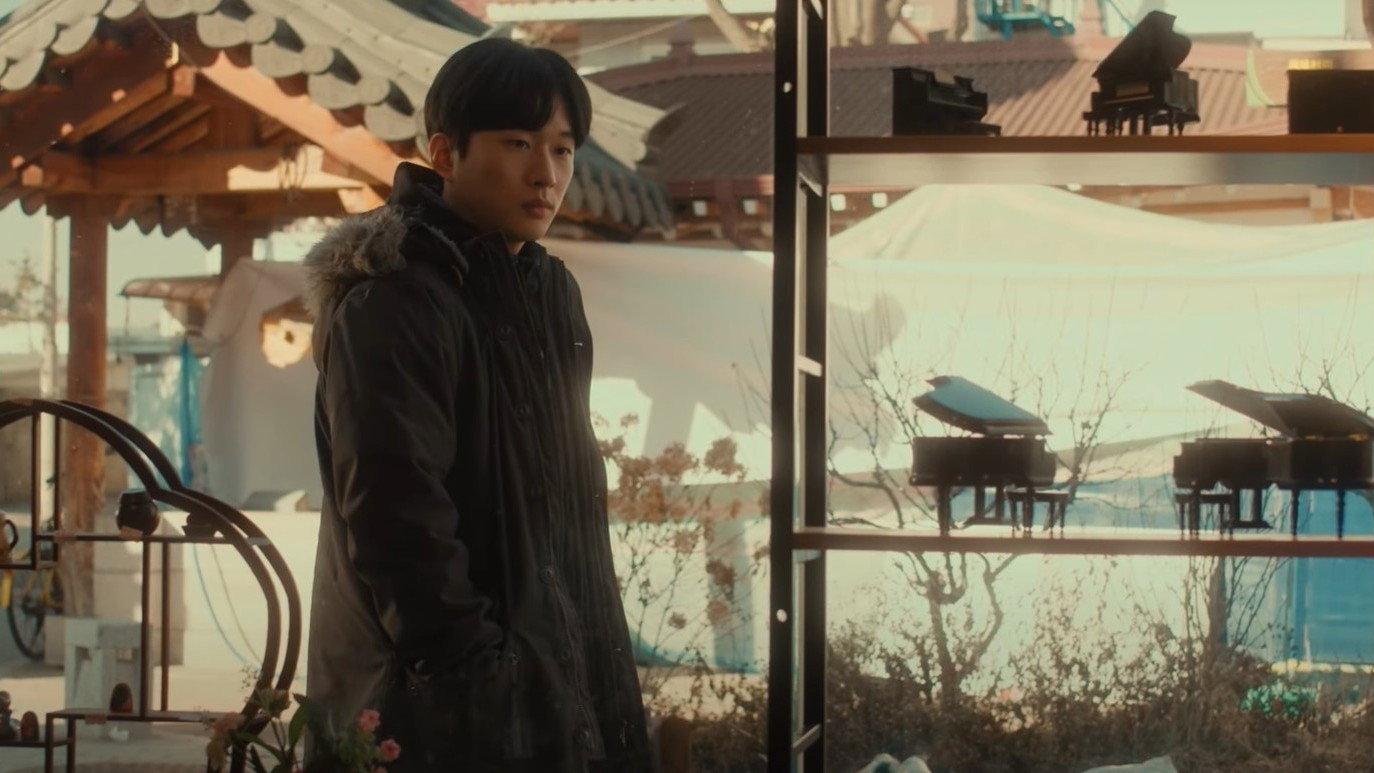 Joo Yeon 2022 movie scene