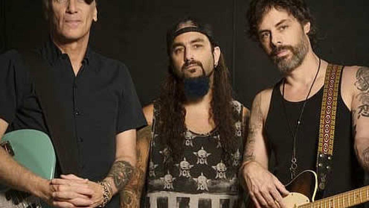 The Winery Dogs : Dog Years - Live in Santiago and Beyond 2013-2016 2017 movie scene
