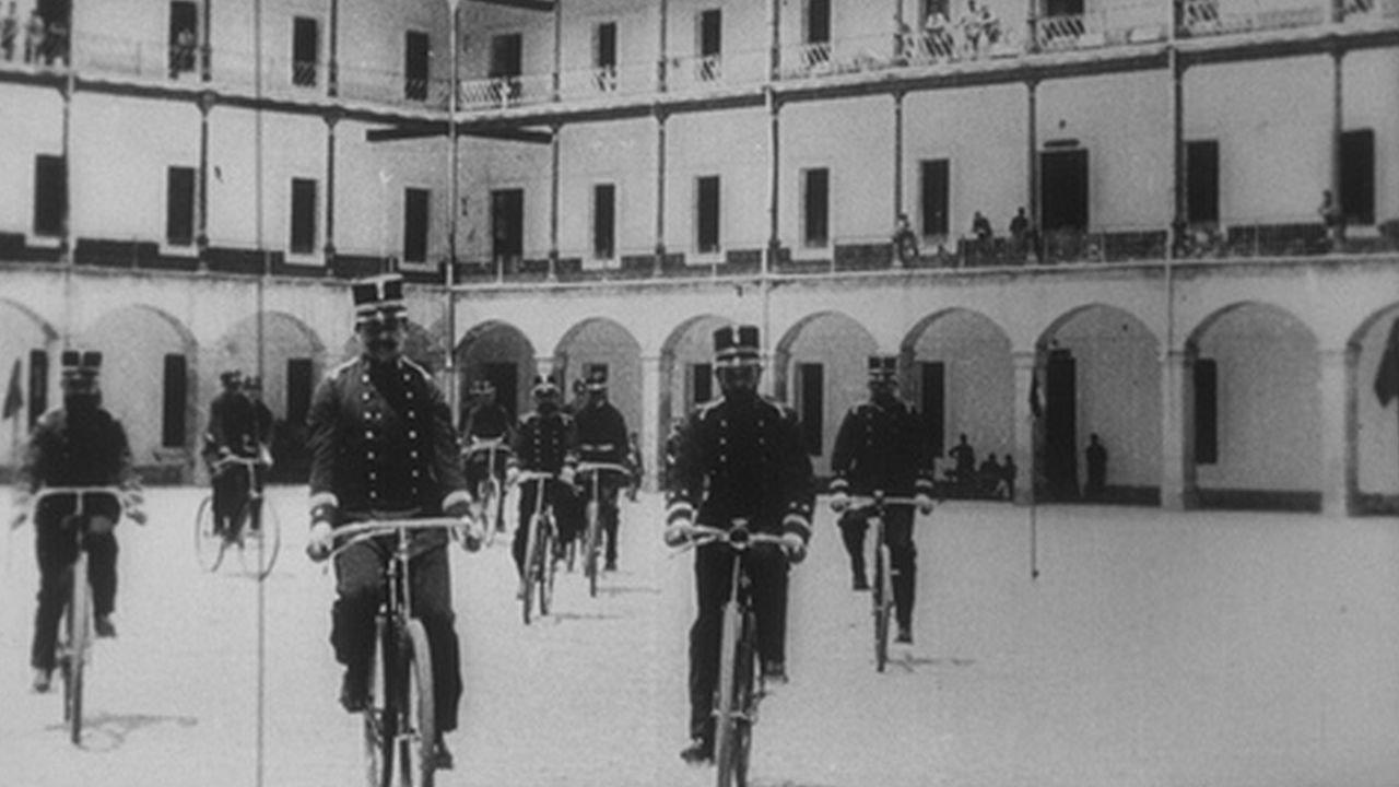 Cyclistes militaires 1896 movie scene