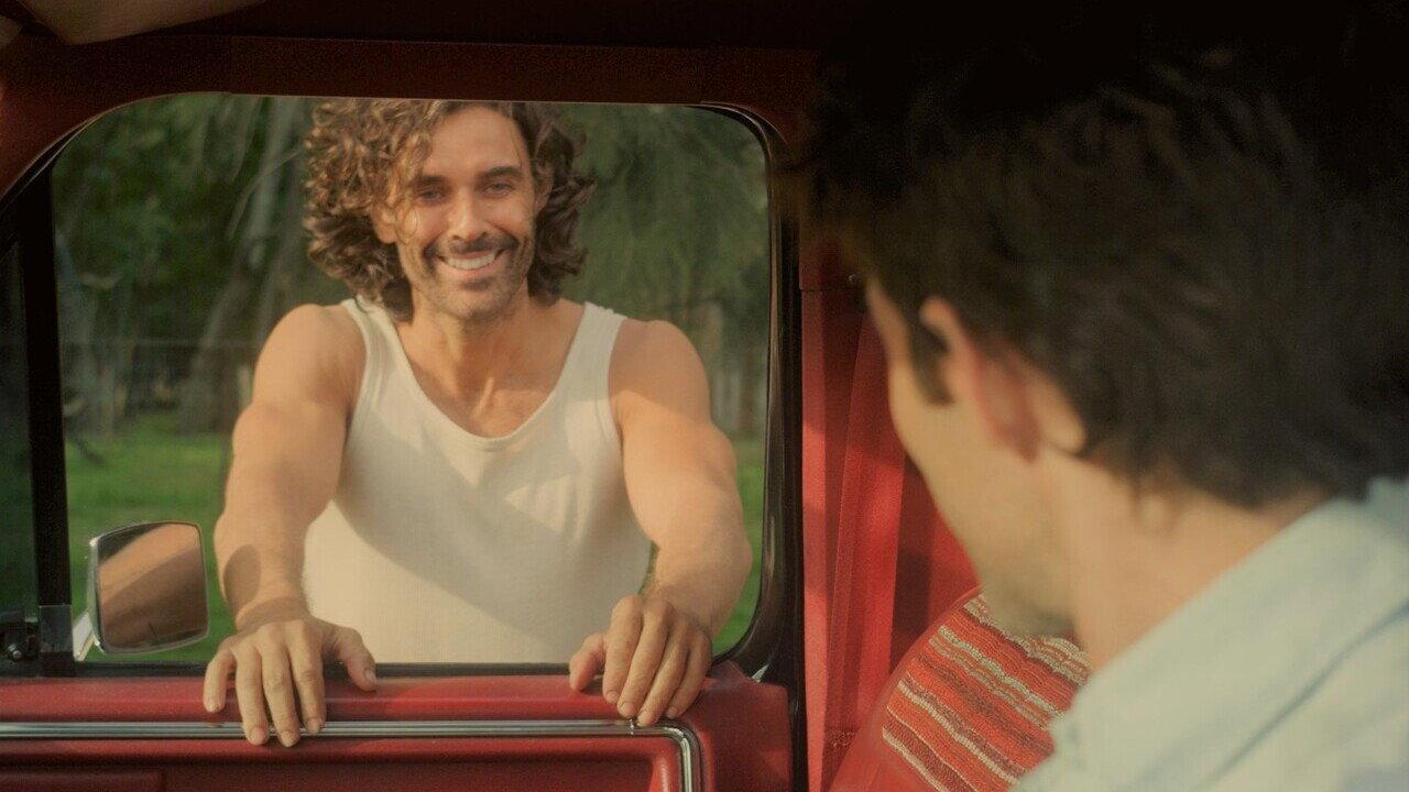 Humo bajo el agua 2023 movie scene