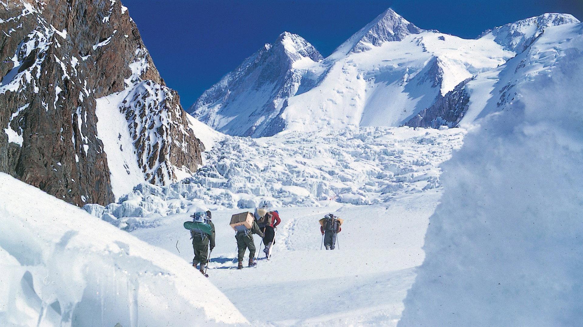 Gasherbrum IV - Montagna di Luce 1961 movie scene