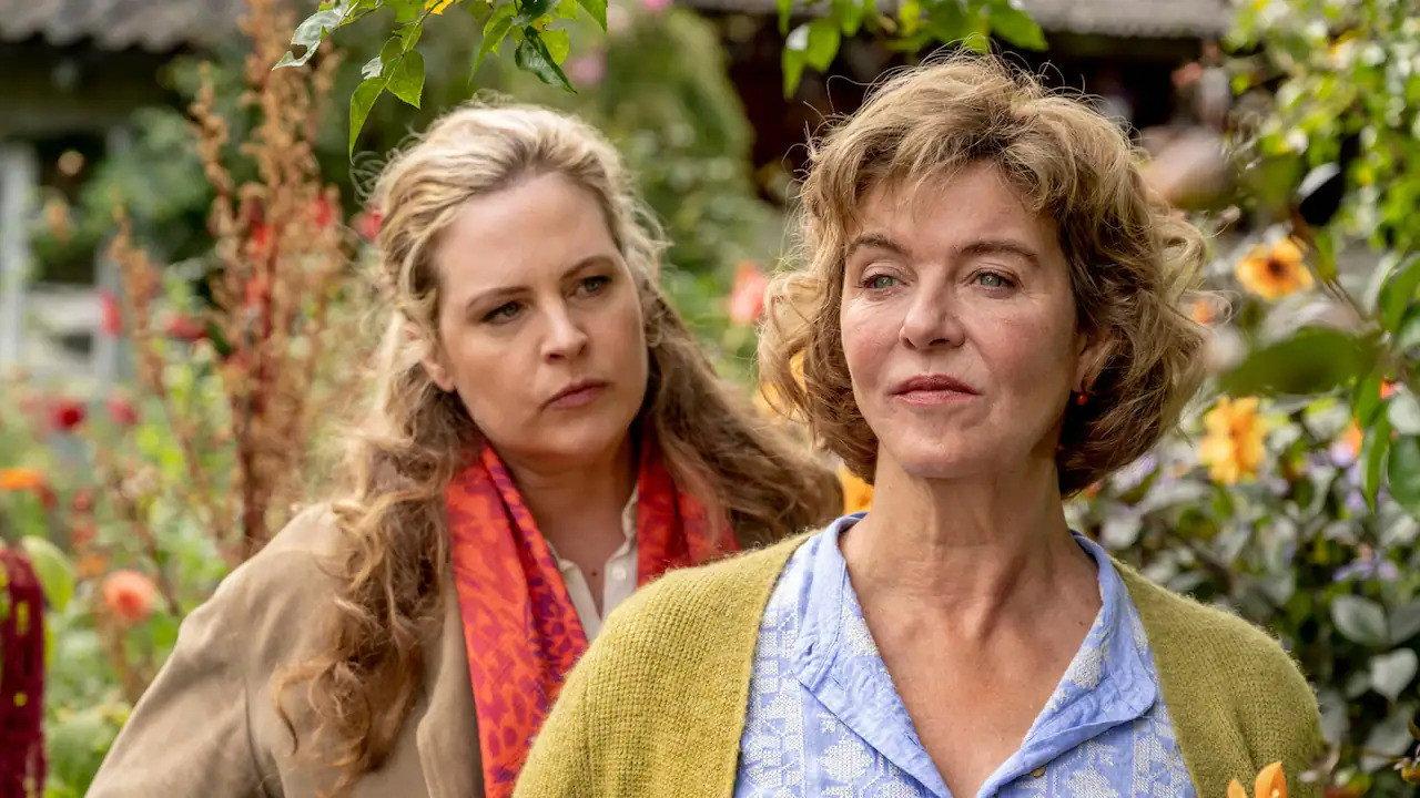 Meine Mutter gibt es doppelt 2022 movie scene
