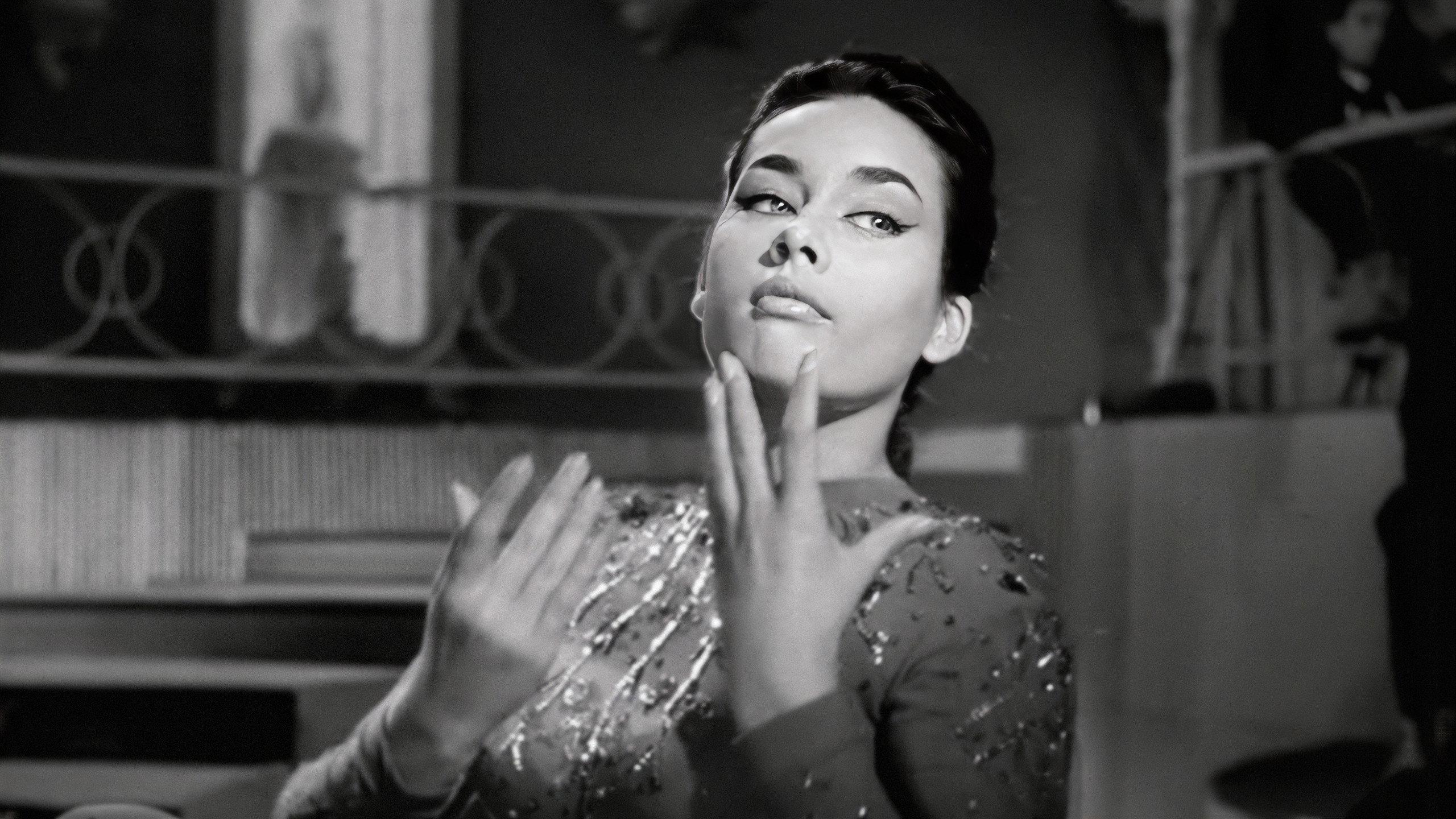 The Girl with the Cat Eyes 1958 movie scene