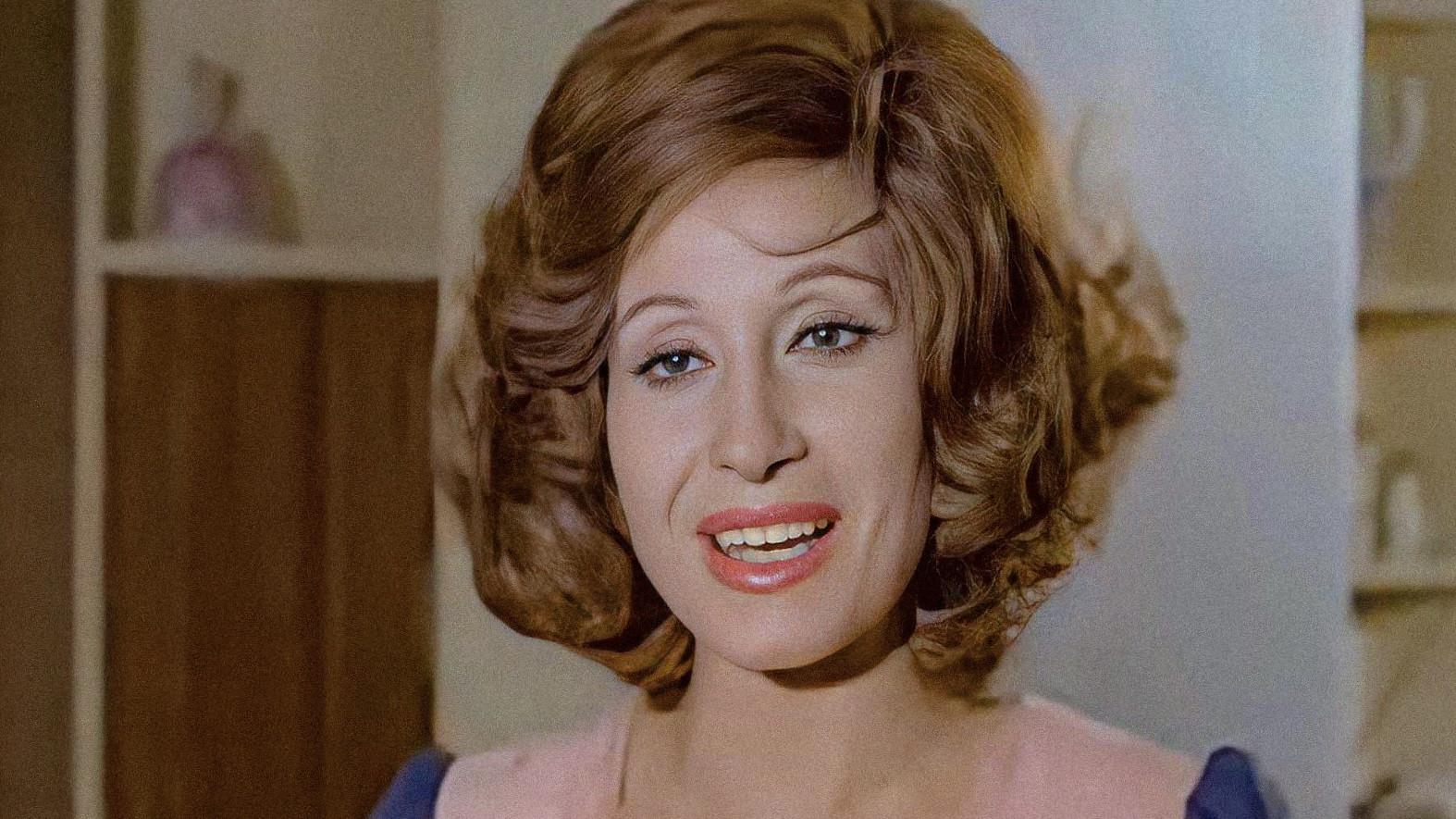 Bent Gheir Kol Al-Banat 1978 movie scene