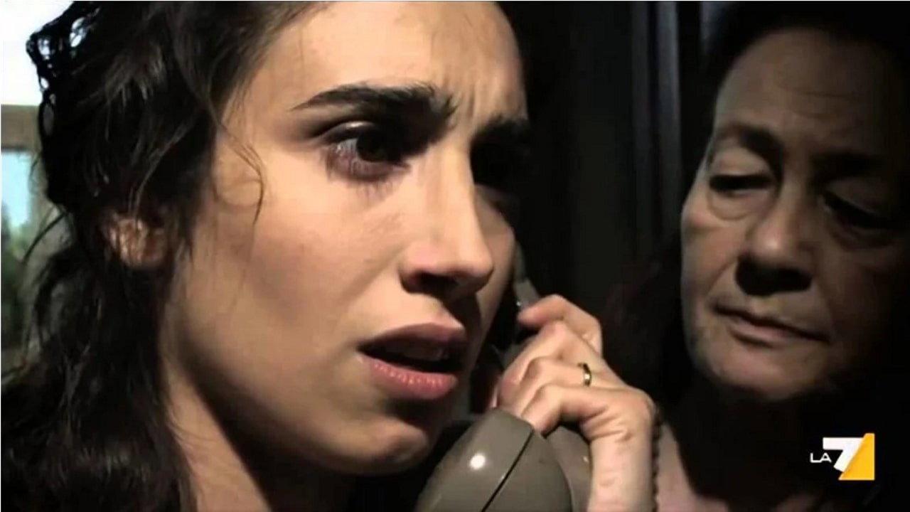 Vi perdono ma inginocchiatevi 2012 movie scene
