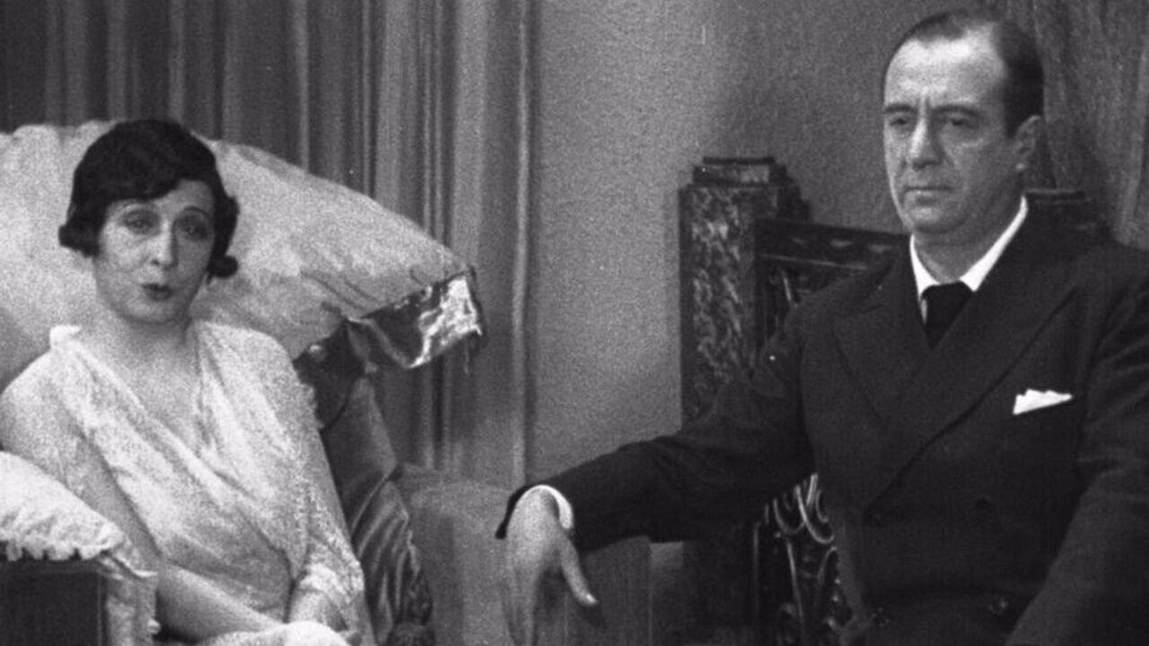 Black and White 1931 movie scene